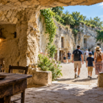 Journées du patrimoine : 10 idées pour sortir des sentiers battus ce samedi en Maine-et-Loire Jardins, poterie, troglodytes, patrimoine industriel, photographie et savoir-faire : 10 idées originales pour profiter des Journées du patrimoine ce samedi 19 septembre en Maine-et-Loire.