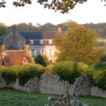 À 28 ans, ce couple quitte la capitale pour restaurer un château en Normandie