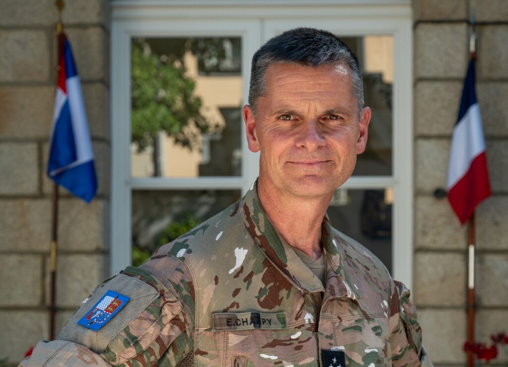 Ancien commandant des Écoles militaires de Saumur et de l’École de cavalerie, le général Emmanuel Charpy vient d’être promu général de corps d’armée. Il prend désormais une responsabilité majeure pour la défense et la sécurité militaire dans l’Ouest.