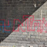 Des tags à caractère raciste et néo-nazi ont été découverts dimanche 27 septembre dans le tunnel d’accès à la gare de Savennières, en Maine-et-Loire.