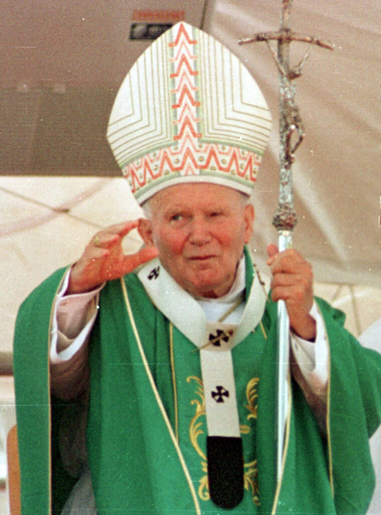 L’image actuelle n’a pas de texte alternatif. Le nom du fichier est : John_Paul_II_Brazil_1997_3.jpg
