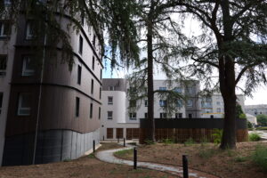 À Angers, la résidence Nobel accueille 102 étudiants depuis le 1er septembre. Studios meublés, loyers, équipements : découvrez ce nouveau logement étudiant à Belle-Beille.