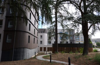 À Angers, la résidence Nobel accueille 102 étudiants depuis le 1er septembre. Studios meublés, loyers, équipements : découvrez ce nouveau logement étudiant à Belle-Beille.