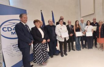 Parmi les personnes mises à l’honneur, Isabelle Lorand a reçu une lettre de félicitations ministérielle pour son engagement associatif. Christophe Marquet, président de l’Association du Mémorial des Bunkers de Pignerolle, a quant à lui reçu la Médaille de la Jeunesse, des Sports et de l’Engagement Associatif, échelon bronze.