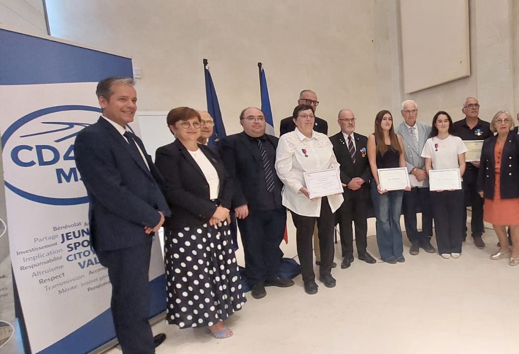 Parmi les personnes mises à l’honneur, Isabelle Lorand a reçu une lettre de félicitations ministérielle pour son engagement associatif. Christophe Marquet, président de l’Association du Mémorial des Bunkers de Pignerolle, a quant à lui reçu la Médaille de la Jeunesse, des Sports et de l’Engagement Associatif, échelon bronze.