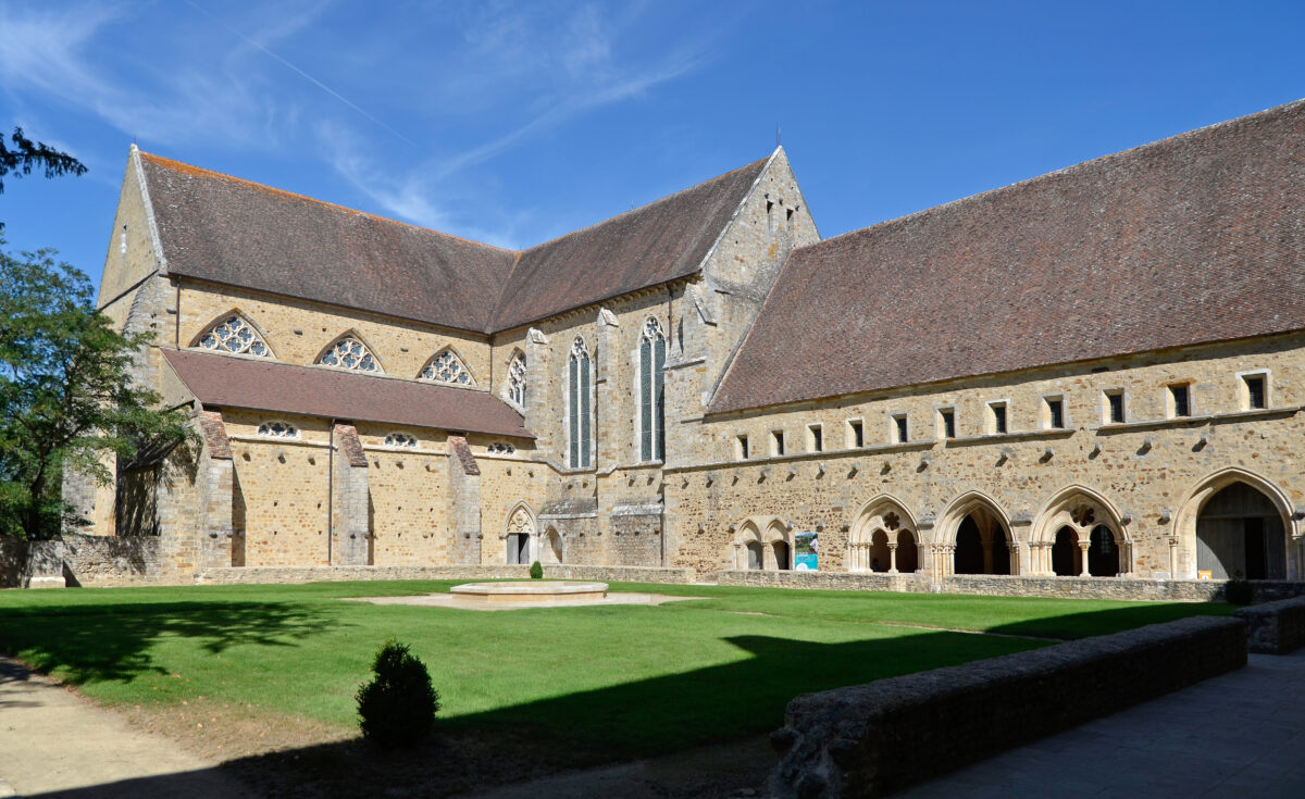 L’image actuelle n’a pas de texte alternatif. Le nom du fichier est : Yvre_-_Abbaye_Epau_09-scaled.jpg