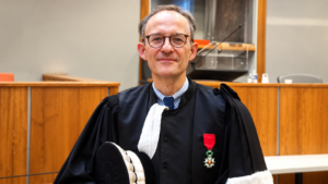 Sylvain Barbier Sainte-Marie, nouveau procureur de la République d’Angers, a officiellement pris ses fonctions ce vendredi 25 septembre 2026 lors de l’audience solennelle d’installation au tribunal judiciaire.