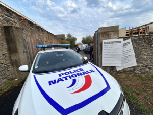 Crédit Angers info - Une personne est morte après avoir été touchée par arme à feu dans un entrepôt aux Ponts-de-Cé, près d’Angers. Police, secours et parquet sont sur place.