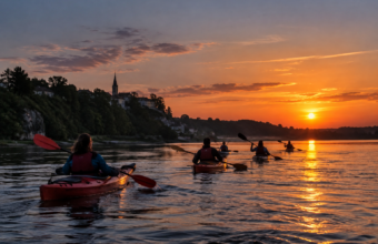 À Champtoceaux, une sortie en kayak permet de découvrir la Loire à la tombée de la nuit. Une balade insolite proposée chaque lundi jusqu’au 26 octobre.
