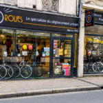 Après plus de sept décennies consacrées au vélo, Espace 2 Roues a définitivement baissé le rideau. Installé au 45 rue Beaurepaire depuis 1952, ce commerce historique devrait désormais laisser place à une nouvelle enseigne : un Carrefour City.