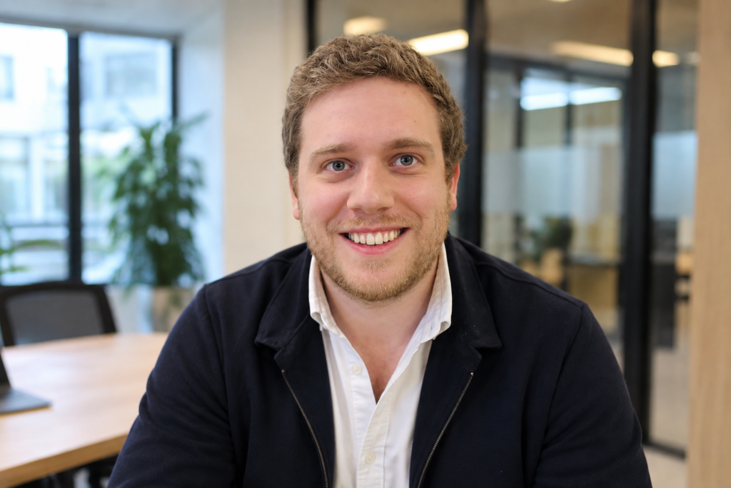 Depuis 2013, Simon Gérard développe WeForge à Angers. Avec six sites dans l'Ouest et plus de 600 entreprises membres, le coworking change désormais le monde du travail.