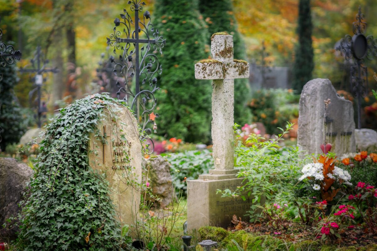 L’image actuelle n’a pas de texte alternatif. Le nom du fichier est : fietzfotos-cemetery-4653166_1920.jpg