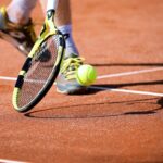 En Vendée, un passionné de tennis lance sa marque de tee-shirts au style vintage des années 1990