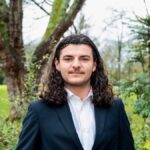 Benjamin Briand-Boucher, élu de l’opposition municipale à Angers, présentera lundi soir un vœu contre la hausse des frais d’inscription des étudiants extra-communautaires. Il espère un vote unanime du conseil municipal.