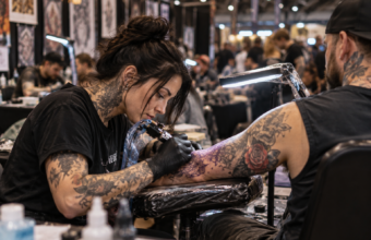 L’Angers Tattoo Fest revient les 3 et 4 octobre 2026 au Parc des Expositions. Plus de 130 tatoueurs sont attendus pendant deux jours.