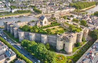 Credit Destination Angers - Après 20 ans de fermeture et cinq ans de restauration, la Tour du Moulin du château d'Angers ouvre son sommet au public. Voici ce qui attend les visiteurs.