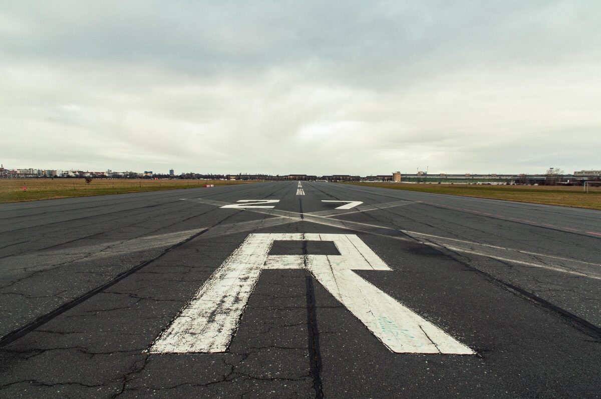 L’image actuelle n’a pas de texte alternatif. Le nom du fichier est : wal_172619-runway-7831347_1920-1.jpg