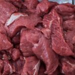 Aux Halles de Poitiers, l’exigence et le sourire d’Andréa De Freitas séduisent les clients du marché