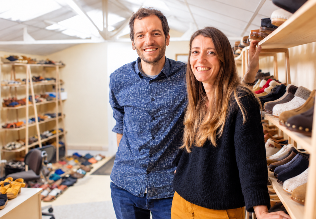 Alexis et Justine Audouin ont lancé la marque de chaussons Coco en 2020. La fabrication est réalisée à la main dans l’atelier familial de Montigné-sur-Moine, dans le Maine-et-Loire.