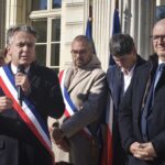 Violences à Angers : « Notre condamnation doit être totale, claire », lance Christophe Béchu devant un millier de personnes Crédit Angers Info - Après les violences du 17 octobre à Angers, Christophe Béchu a réuni près de 1 000 personnes devant la mairie et évoqué de nouvelles mesures de sécurité.