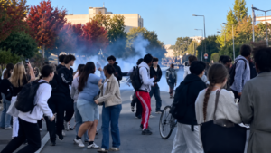 Une intrusion a eu lieu ce jeudi matin au lycée Chevrollier à Angers. Un professeur a été blessé à la tête. Jusqu’à 2 000 personnes étaient rassemblées devant l’établissement.