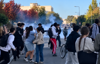 Une intrusion a eu lieu ce jeudi matin au lycée Chevrollier à Angers. Un professeur a été blessé à la tête. Jusqu’à 2 000 personnes étaient rassemblées devant l’établissement.