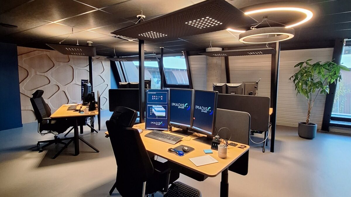 À Angers, 18 radiologues interprètent à distance des scanners et des IRM pour des hôpitaux et cliniques partenaires. Le centre a déjà traité plus de 30 000 examens.