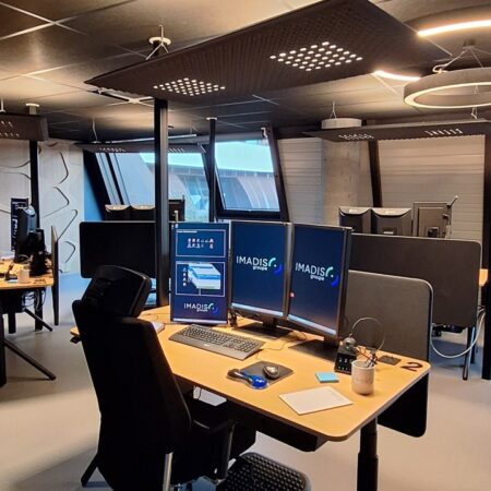 À Angers, 18 radiologues interprètent à distance des scanners et des IRM pour des hôpitaux et cliniques partenaires. Le centre a déjà traité plus de 30 000 examens.