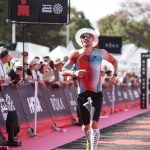 À 23 ans, cet étudiant en alternance à Angers se qualifie pour les Mondiaux d’IRONMAN à Hawaï Étudiant ingénieur en alternance à Angers, Jules-Théo Robin, 23 ans, prépare l’IRONMAN de Kona 2027 avec son projet sportif et solidaire Beyond Kona.