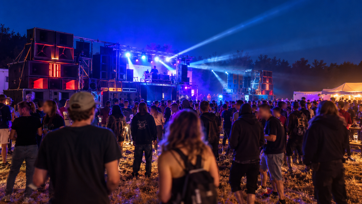 Une éventuelle free party est dans le viseur de la préfecture de Maine-et-Loire. Les rassemblements musicaux non autorisés et le transport de matériel de son sont interdits jusqu'à lundi.