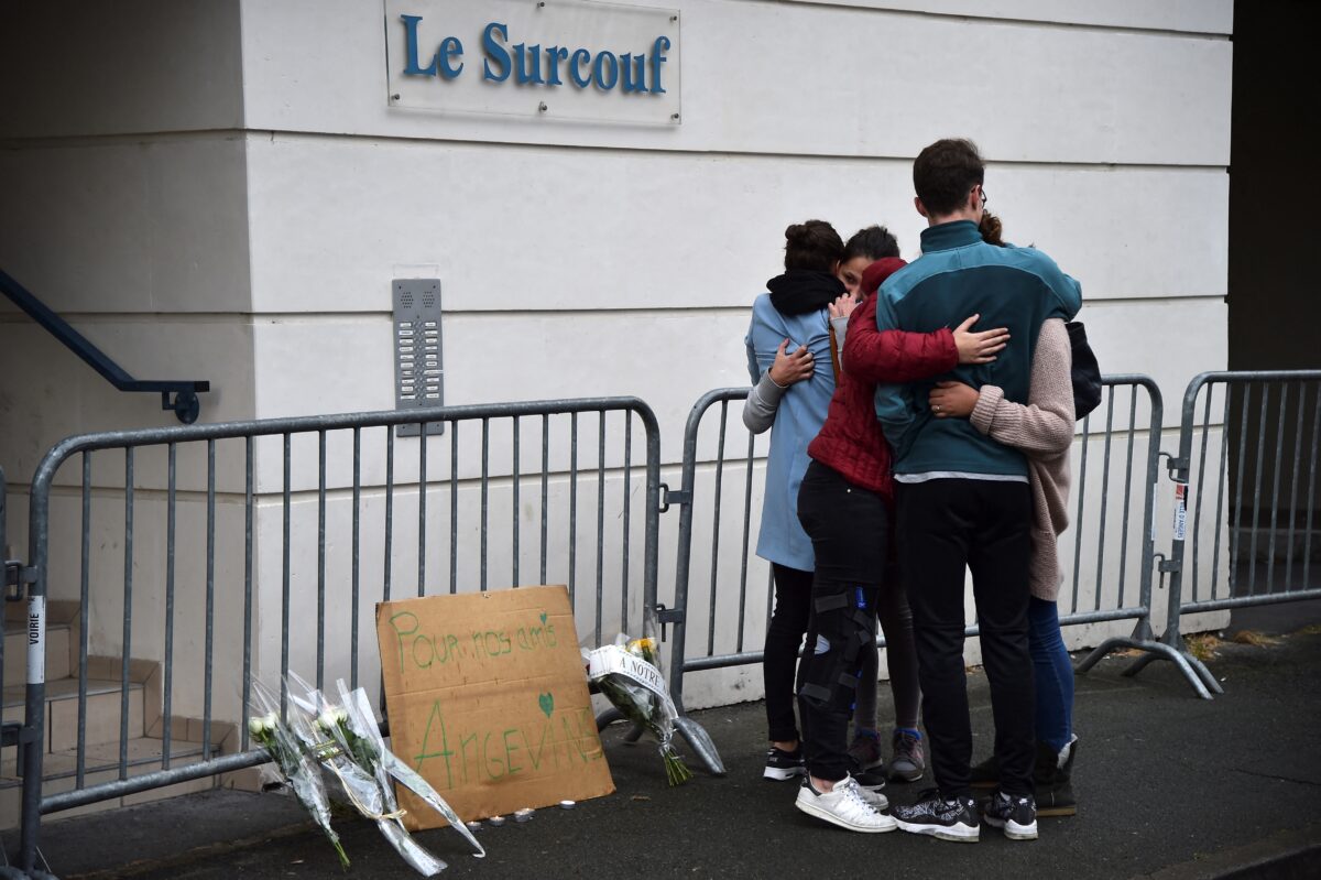 La résidence Le Surcouf, rue Maillé à Angers, après l’effondrement d’un balcon qui avait coûté la vie à quatre jeunes le 15 octobre 2016. - JEAN-FRANCOIS MONIER / AFP