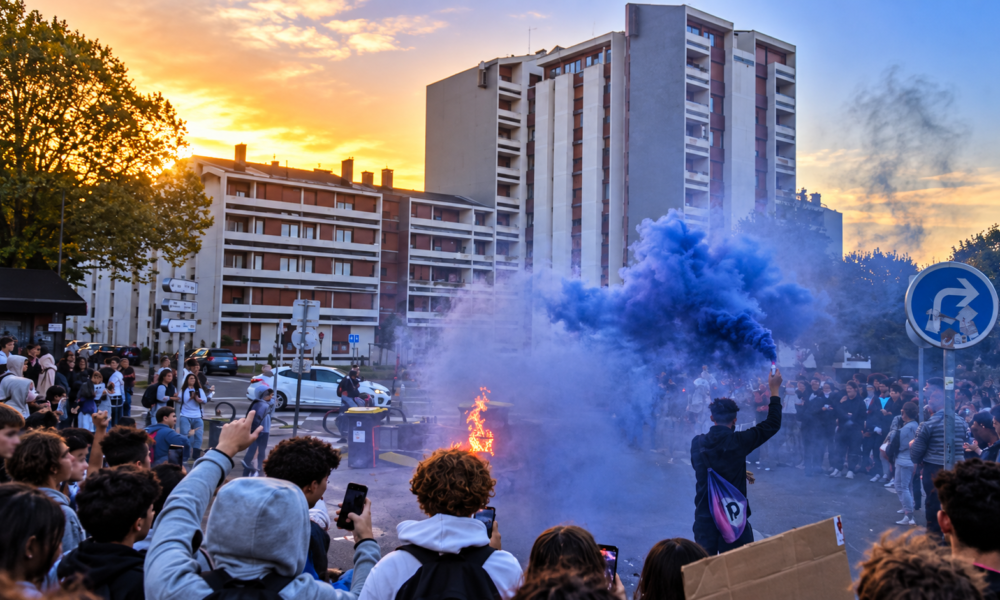 À La Rochelle, tous les lycées fermés en raison d’un niveau de violence inédit Les blocus se poursuivent ce jeudi à Angers et Avrillé. Incidents, feux, intrusion et intervention des forces de l’ordre sont signalés dans plusieurs lycées.