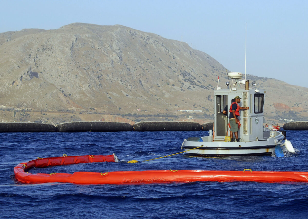 L’image actuelle n’a pas de texte alternatif. Le nom du fichier est : Harbour_Buster_high-speed_oil_containment_system.jpg