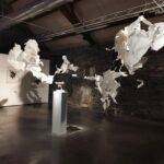 À Trélazé, 49 Regards fête 35 ans de création contemporaine avec une édition anniversaire Le salon 49 Regards revient aux Anciennes Écuries de Trélazé du 15 octobre au 1er novembre. Pour sa 35e édition, 44 artistes présenteront plus de 100 œuvres et un projet anniversaire sera vendu au profit du Secours populaire.