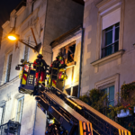Un immeuble fragilisé dans le centre-ville d’Angers, les pompiers mobilisés pour prévenir un effondrement Credit Angers Info - Rue Baudrière à Angers, les pompiers sont intervenus lundi soir pour sécuriser la façade fragilisée d’un immeuble ancien à pans de bois.