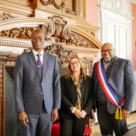 M. Baye Moctar DIOP, ambassadeur ; Mme Véronique Pineau, première adjointe de Trélazé ; M. Lamine Naham, maire de Trélazé.