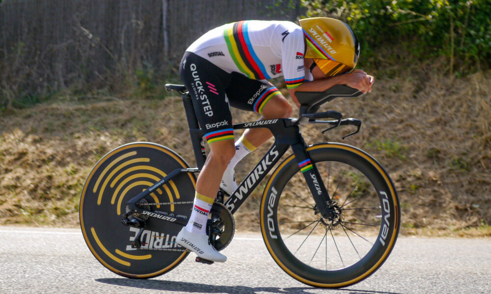 Le champion du monde Remco Evenepoel s’impose avec plus de deux minutes d’avance sur le Chrono des Nations