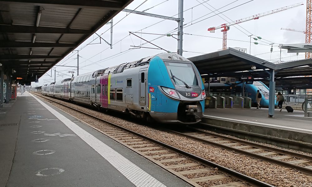 La panne d’un train de marchandises perturbe le trafic ferroviaire dans le département de la Manche Plus aucun train ne circule entre Angers et Nantes ce vendredi. Une panne électrique au Cellier bloque les deux voies. La SNCF demande de reporter les déplacements.