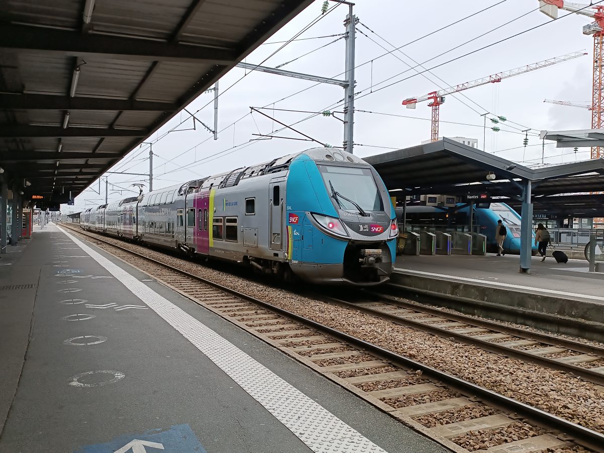Plus aucun train ne circule entre Angers et Nantes ce vendredi. Une panne électrique au Cellier bloque les deux voies. La SNCF demande de reporter les déplacements.