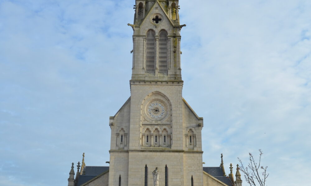 Une enquête ouverte après la profanation d’une église par des adolescents à Soullans
