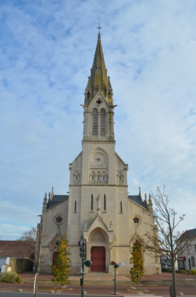 L’image actuelle n’a pas de texte alternatif. Le nom du fichier est : Soullans_-_Eglise-scaled.jpg