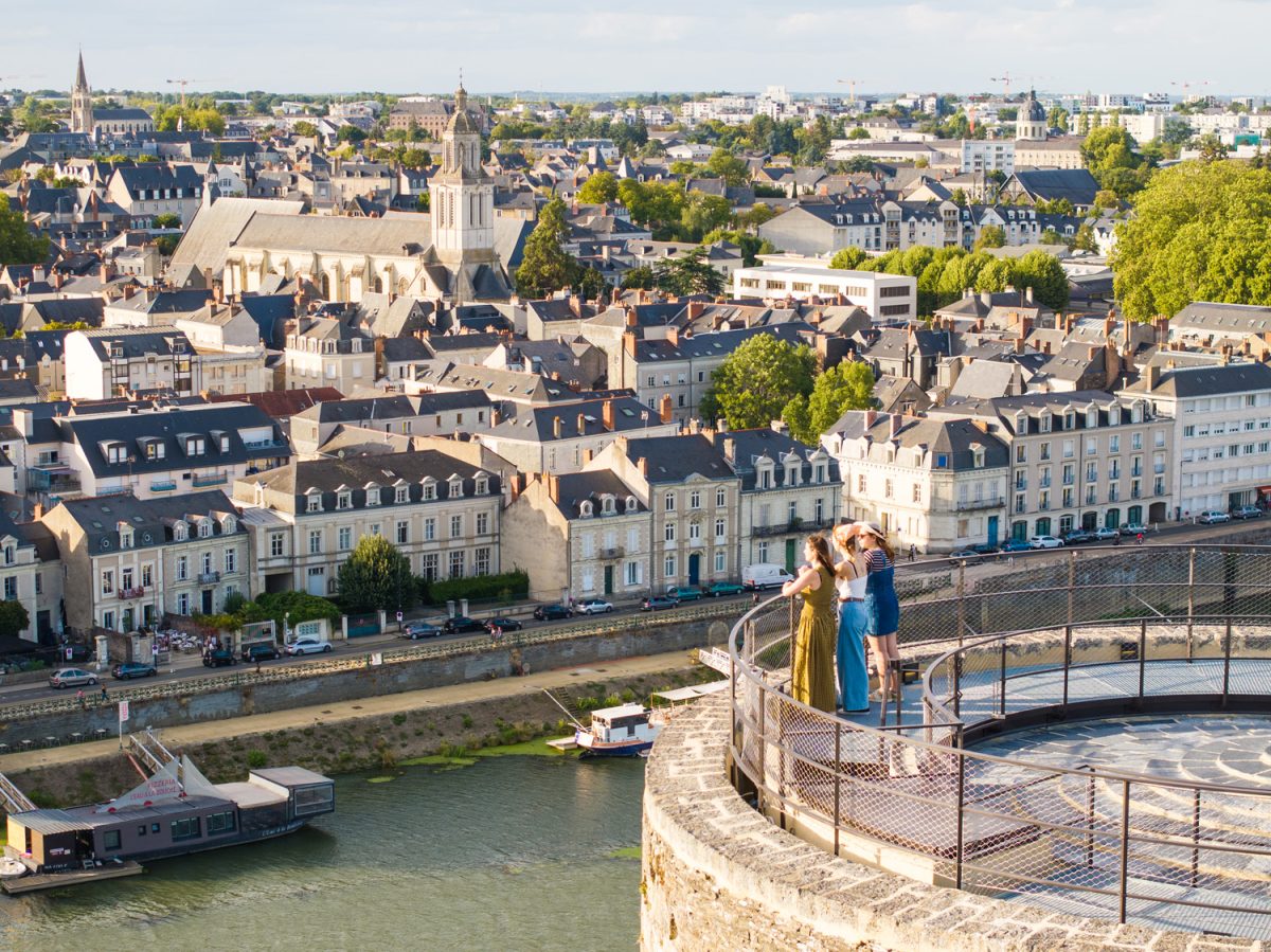 Crédit Flymprod / Le château d’Angers sera gratuit pour tous ce dimanche 1er novembre 2026. Découvrez les horaires, la Tapisserie de l’Apocalypse et la vue depuis la Tour du moulin.