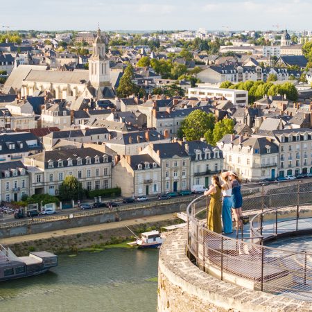 Crédit Flymprod / Le château d’Angers sera gratuit pour tous ce dimanche 1er novembre 2026. Découvrez les horaires, la Tapisserie de l’Apocalypse et la vue depuis la Tour du moulin.