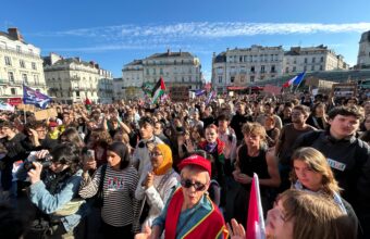 Grève du 6 octobre 2026 à Angers : au moins 2 500 manifestants sont réunis place du Ralliement. Lycéens, étudiants, enseignants et syndicats mobilisés.
