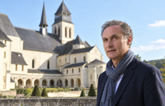 Crédit Angers Info - En poste depuis février 2020 à l’abbaye de Fontevraud, Martin Morillon a présenté sa démission et rejoindra la direction du patrimoine et de la création à Angers en janvier 2027.