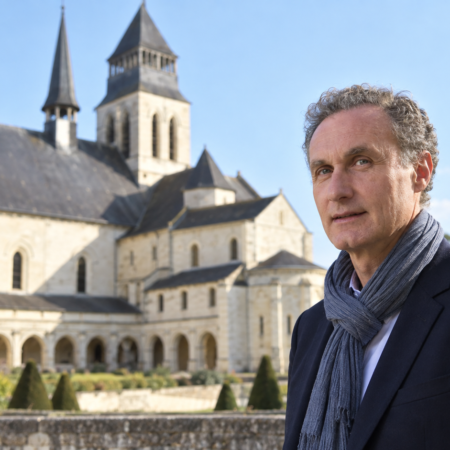 Crédit Angers Info - En poste depuis février 2020 à l’abbaye de Fontevraud, Martin Morillon a présenté sa démission et rejoindra la direction du patrimoine et de la création à Angers en janvier 2027.