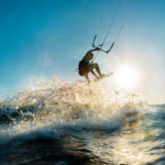 Vendée : un kitesurfeur de 45 ans retrouvé mort près d’une falaise à Jard-sur-Mer