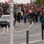 Mobilisation contre la vie chère en Charente-Maritime : plus de 6 000 manifestants sur la rocade de La Rochelle Credit Angers Info - Environ 5 000 personnes manifestent à Angers ce samedi 24 octobre contre la vie chère et le manque de moyens dans l’Éducation nationale. Des gaz lacrymogènes ont été tirés près de la gare.