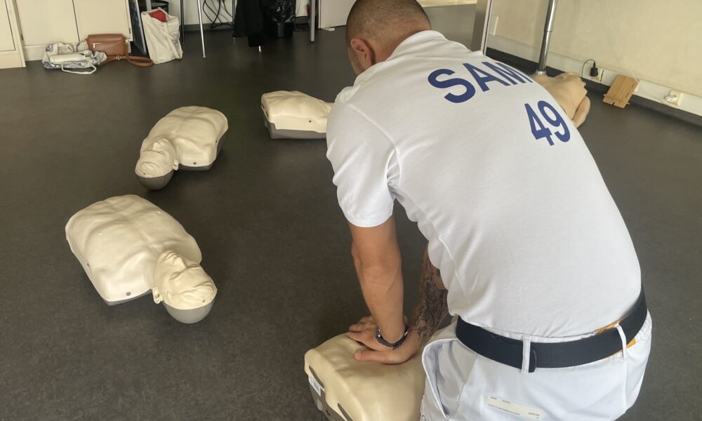 50 000 arrêts cardiaques par an : À Angers, un défi géant pour apprendre les gestes qui sauvent