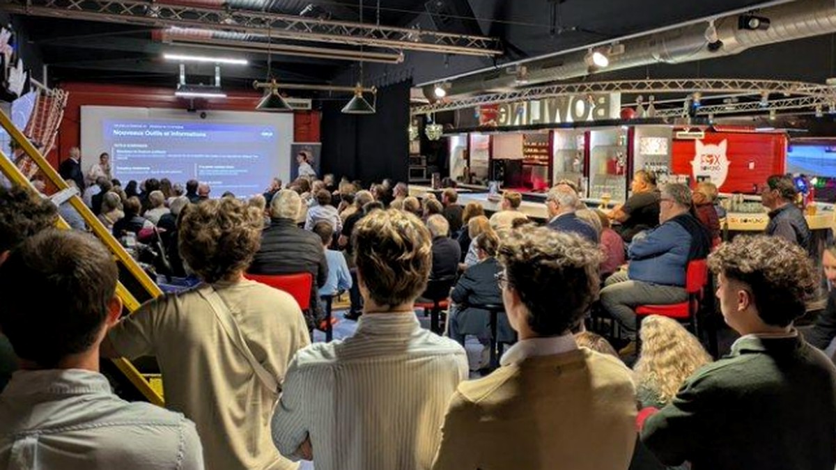 DR - Les adhérents et sympathisants de Nouvelle Énergie, le mouvement de David Lisnard, réunis mardi 13 octobre 2026 au Fox Bowling de Sainte-Gemmes-sur-Loire, lors d’une réunion d’information consacrée aux objectifs du parti en Maine-et-Loire. Selon le mouvement, ses effectifs départementaux atteignent 526 adhérents à jour de cotisation.
